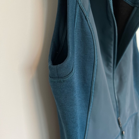 Reflective Lululemon Vest Size 4 - Picture 6 of 10